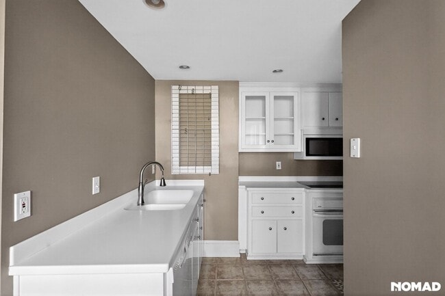 Building Photo - 2068 Walton Wy