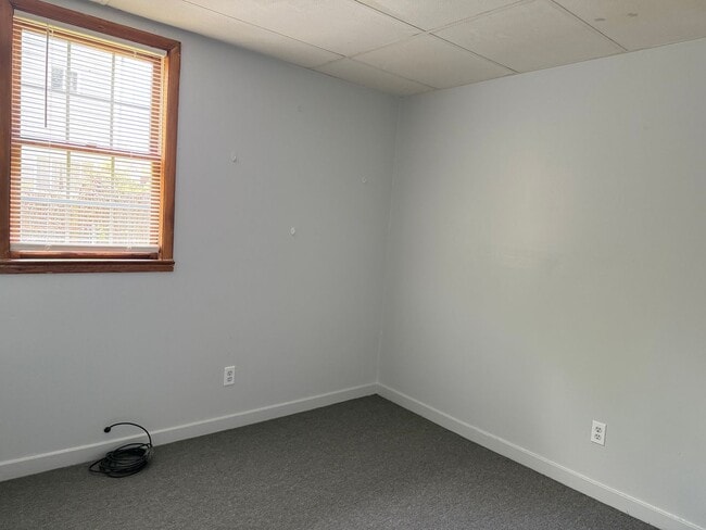 Building Photo - 113 Line Way