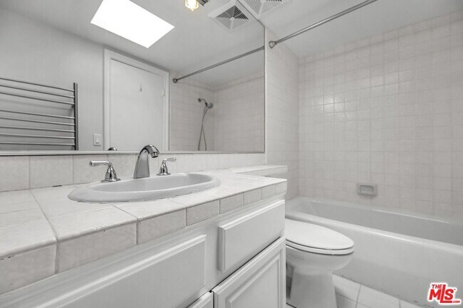 Building Photo - 7301 Vista Del Mar