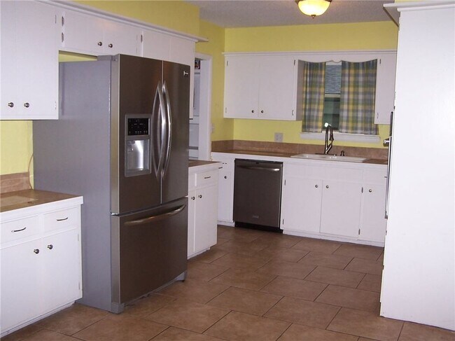 Building Photo - 10 Sequoyah Blvd