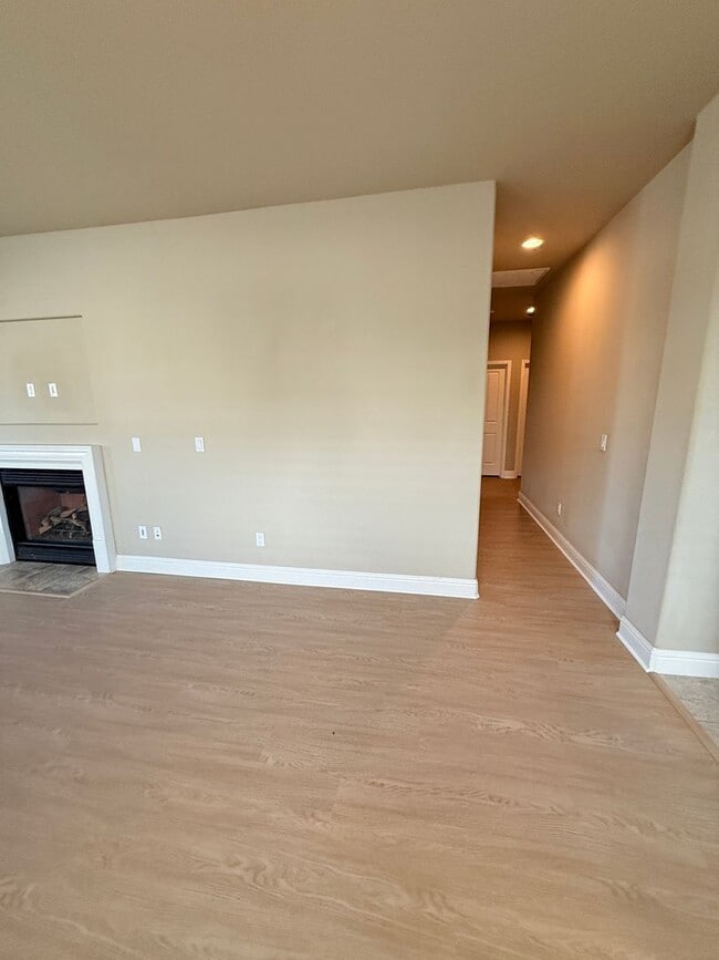 Building Photo - Newer Single Story Home in The Stone Gate ...