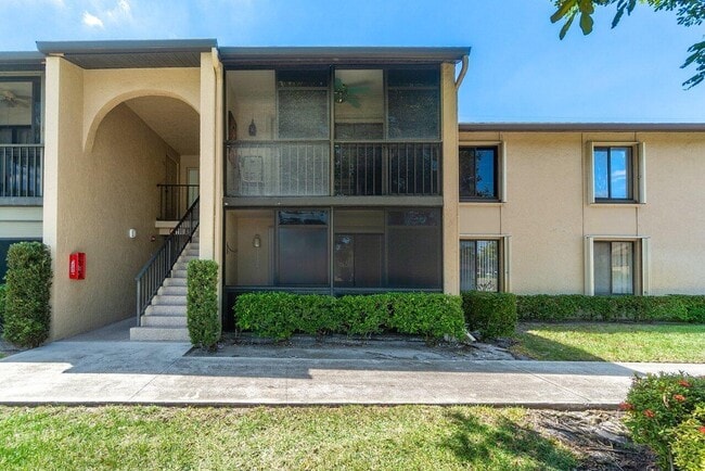 Building Photo - 723 Sunny Pine Way