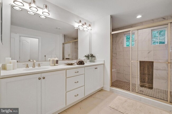 Building Photo - 112 Rose Ct