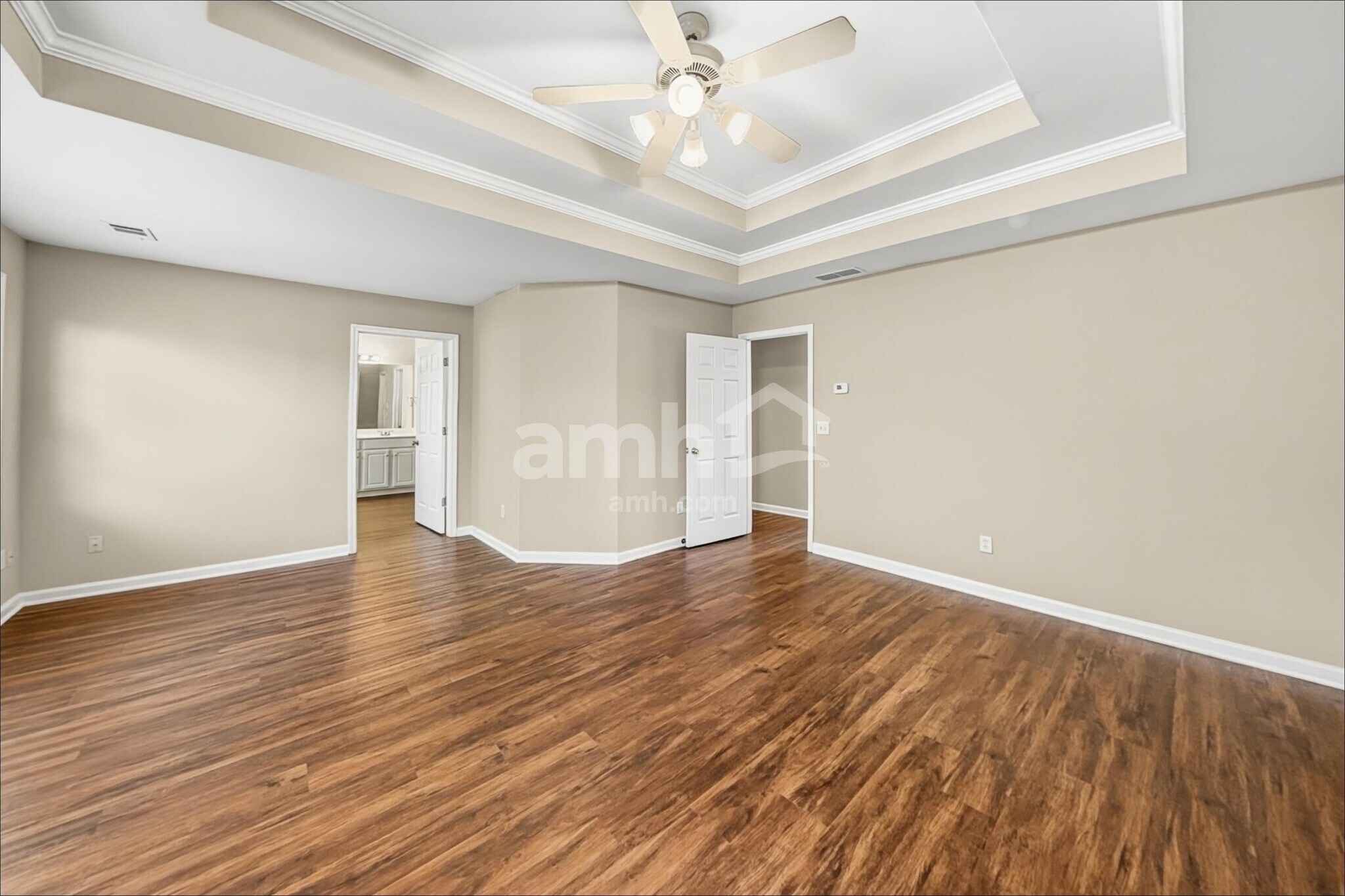 Building Photo - 2420 Queensboro Ln