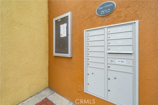 Building Photo - 25712 Le Parc