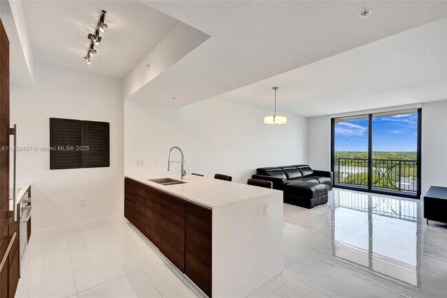 Building Photo - 301 Altara Ave