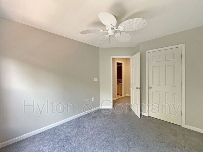 Building Photo - 15716 Palermo Terrace