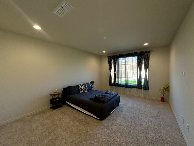 Building Photo - 13726 W Whisper Rock Trail