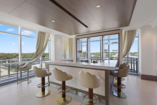 Building Photo - 220 Lake Shore Dr