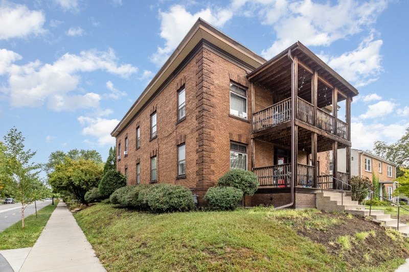 Building Photo - 822 W 35th St