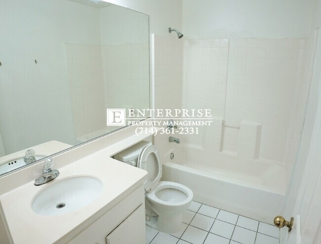 Building Photo - Spacious 4BD Home with Office & Yard | Top Schools