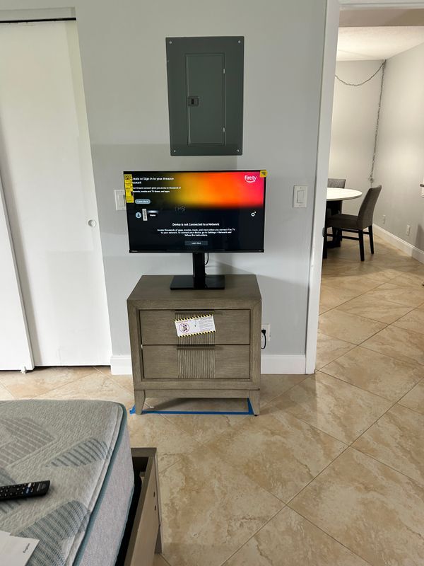 Building Photo - 2300 NE 1st Ln