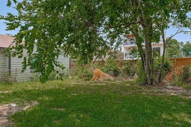 Building Photo - 3270 Reeves St