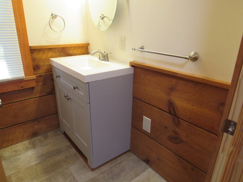 Building Photo - 1009 Cross St