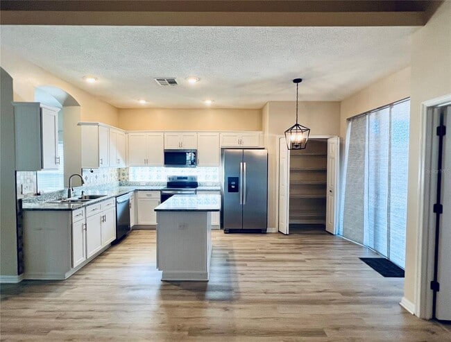 Building Photo - 124 Queens Ct