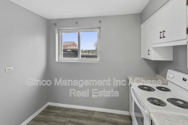 Building Photo - 3011 W 87th St