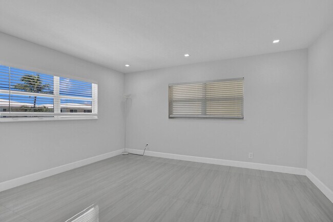 Building Photo - 2755 NE 28th Ave