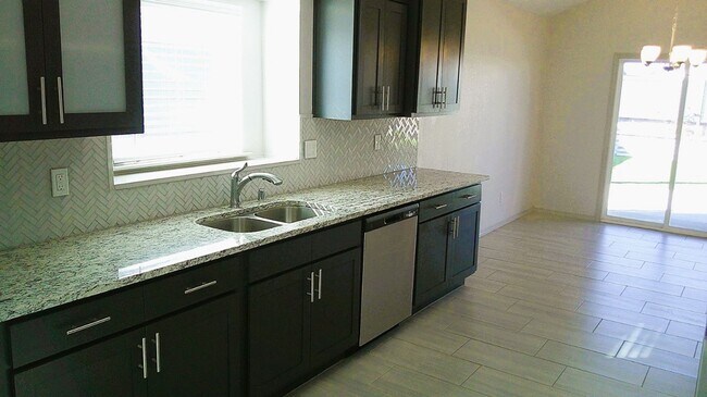 Building Photo - Immaculate Single Level Northeast Home With Refrigerated Air Located In Quiet Neighborhood