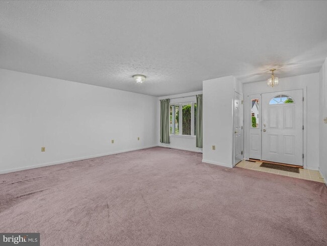 Building Photo - 73 Garden Dr