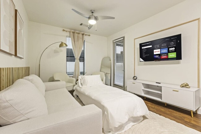 Building Photo - 5250 Town and Country Blvd