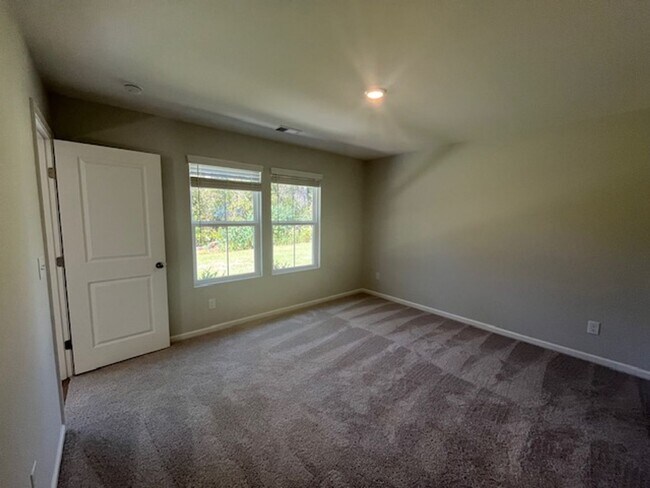 Building Photo - Cozy New-Build in Leland!