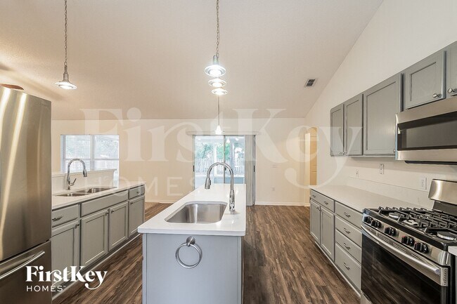 Building Photo - 12411 Glenn Hollow Dr