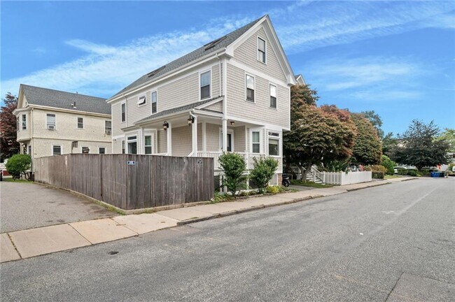 Building Photo - 28 Rhode Island Ave