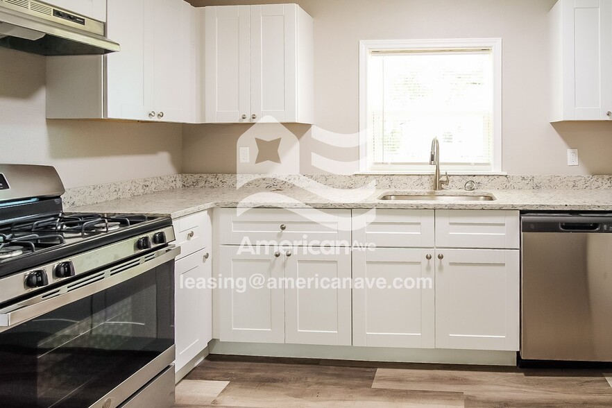 Building Photo - 4204 N Frankfort Ave