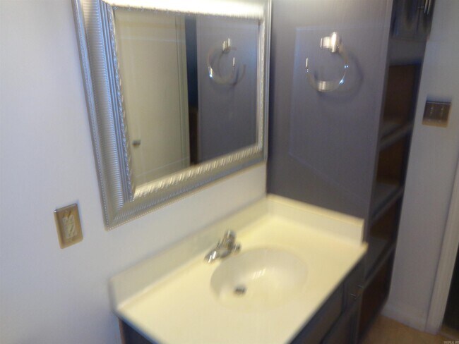 Building Photo - 301 Kings Row Dr