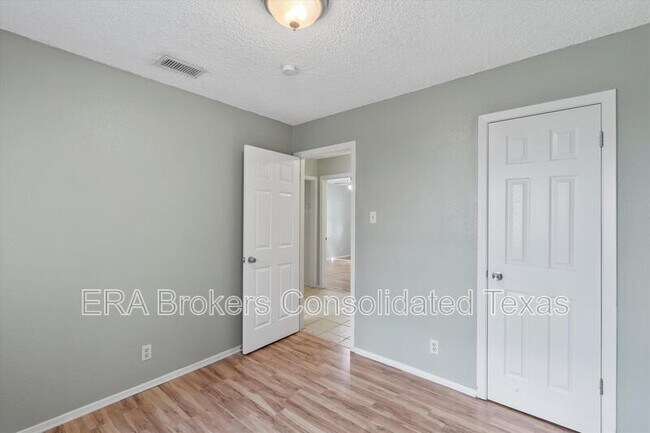 Building Photo - 11908 Broad Oaks Dr