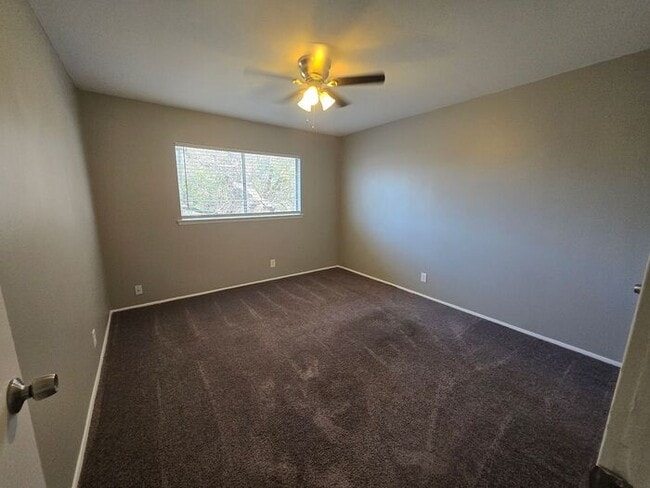 Building Photo - Spacious in Carrollton