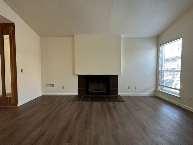 Building Photo - 8613 Tiogawoods Dr