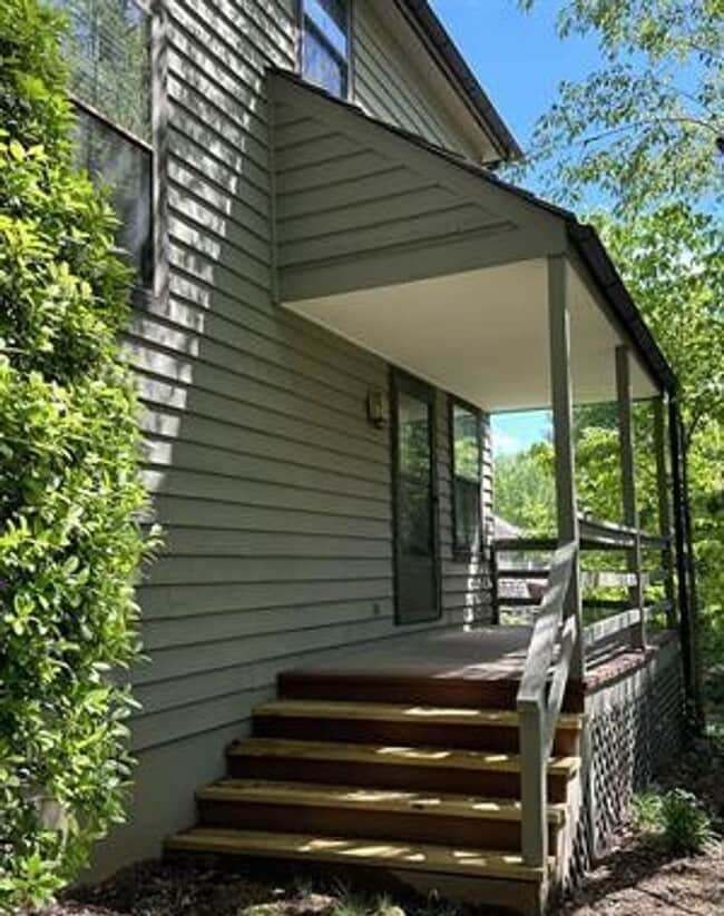 Building Photo - River Run Condo!