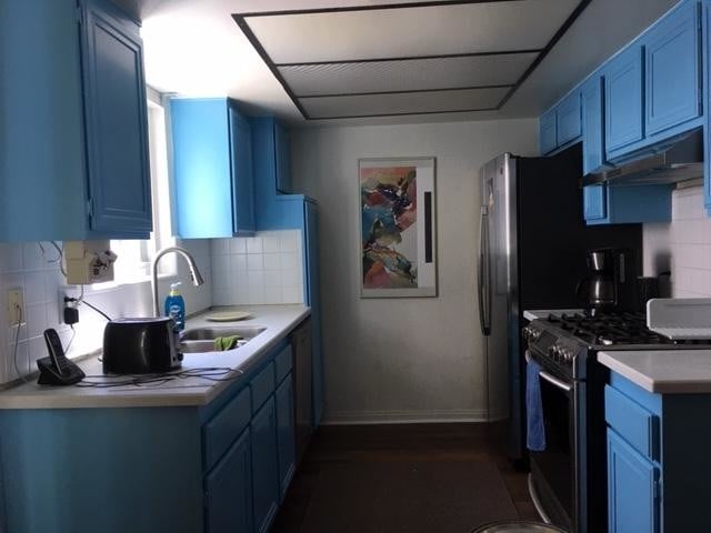 All-stainless steel kitchen including refrigerator, gas range/convection oven, hood, dishwasher - 250 E San Jose Rd