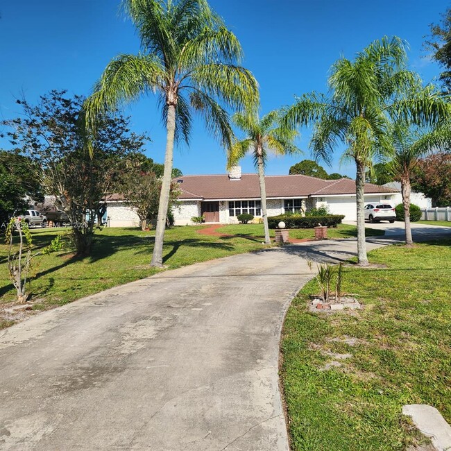 Building Photo - 6101 Palmetto Dr