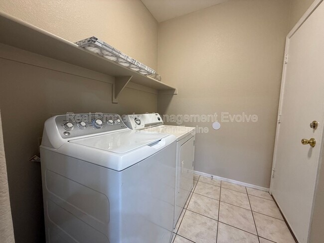 Building Photo - 40517 N Territory Trail