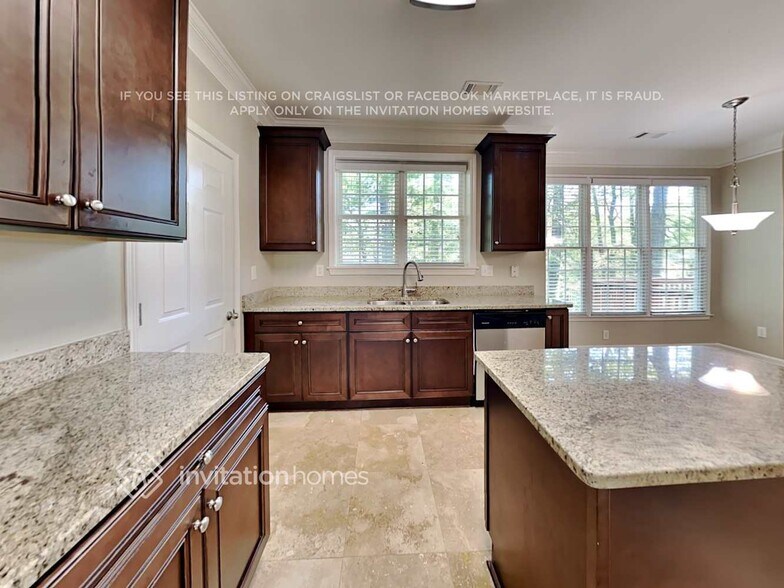 Building Photo - 1613 Babbling Brook Cove