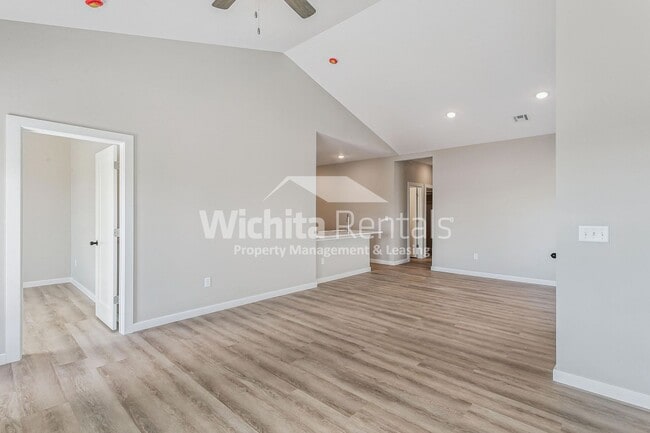 Building Photo - 4 bed / 2 bath - Move in ready!!!