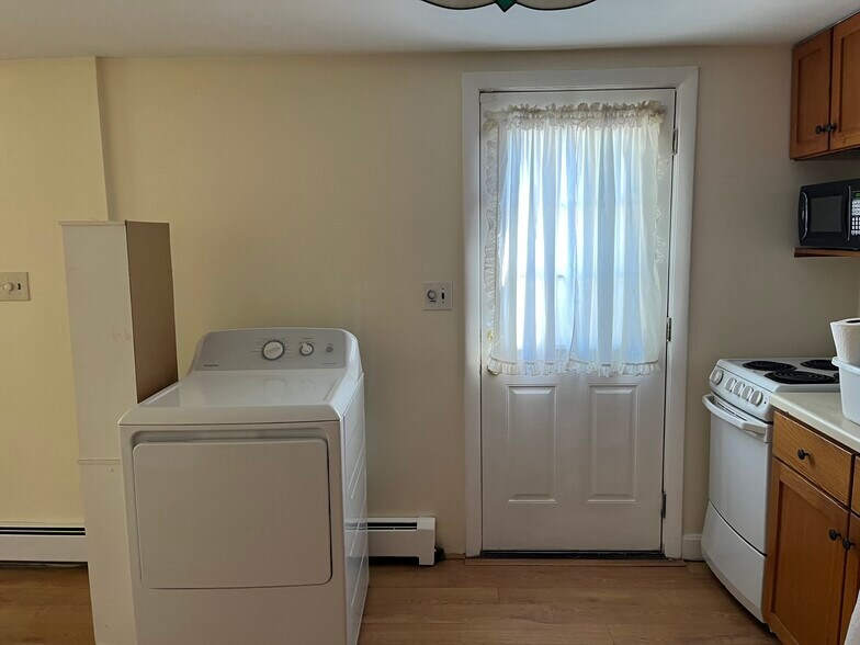 Primary Photo - 31 Bridge St