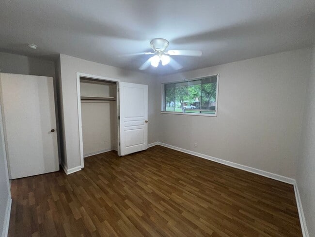Building Photo - 4 bedroom  2 bathroom single family home
