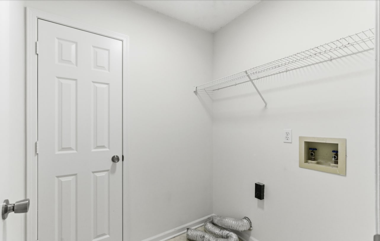 Building Photo - 8510 Majestic Oaks Dr S