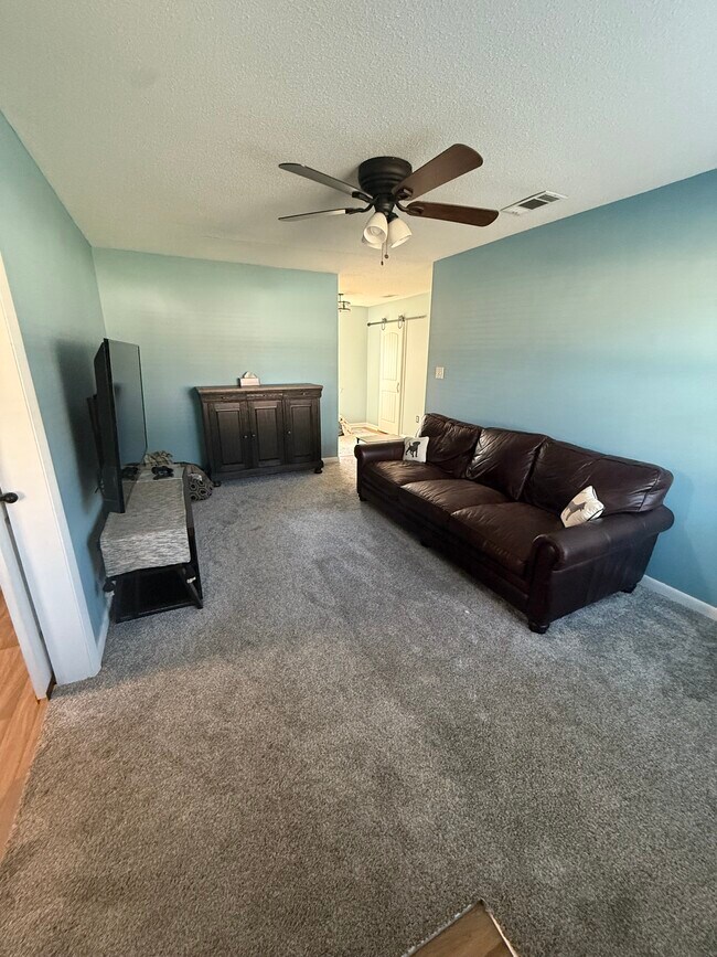 Building Photo - 113 Walz Cir