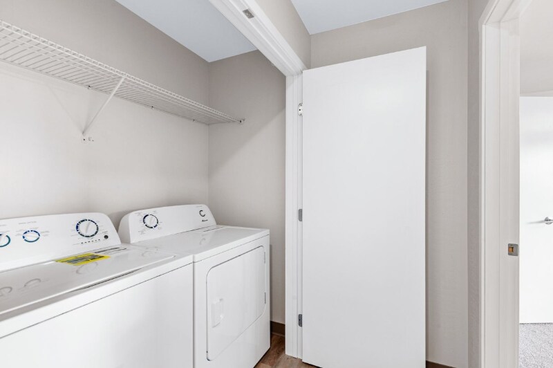 Building Photo - 352 Deschane Ave