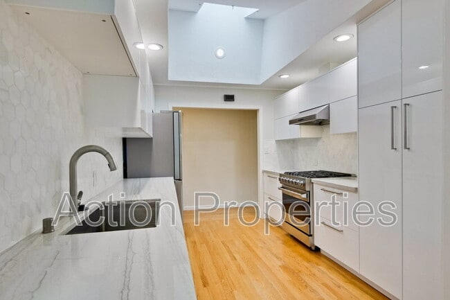 Building Photo - 1630 Alison Ave