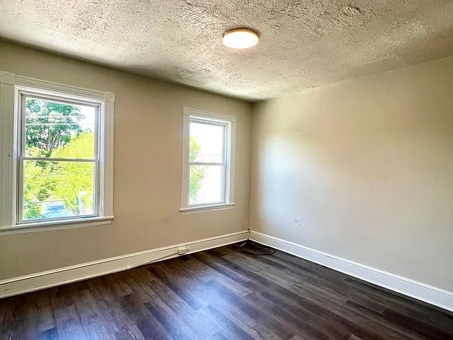 Building Photo - beautifully updated 3-bedroom, 1-bathroom townhouse