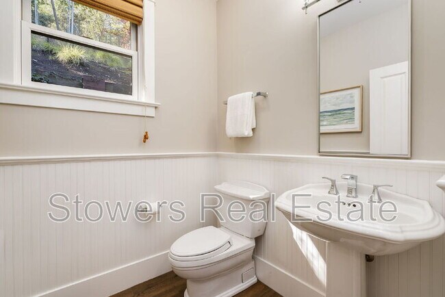 Building Photo - 775 Kirkcrest Rd