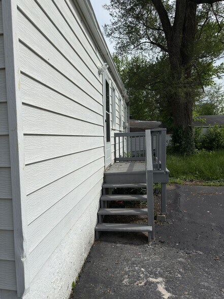 Building Photo - 6115 Avila Dr