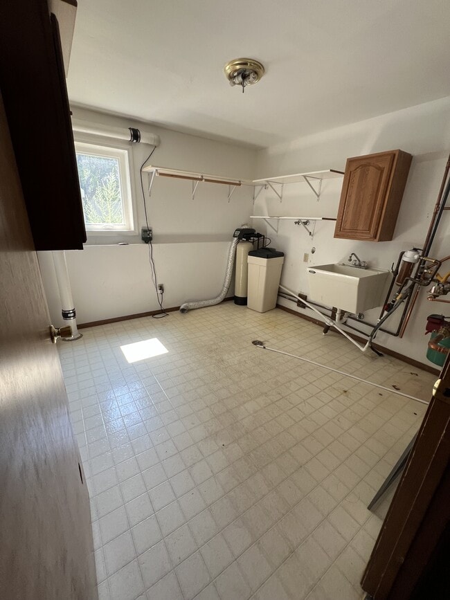 Building Photo - 4090 Bobcat Dr