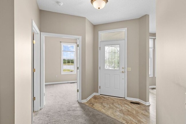 Building Photo - 2201 Hawks Landing Dr