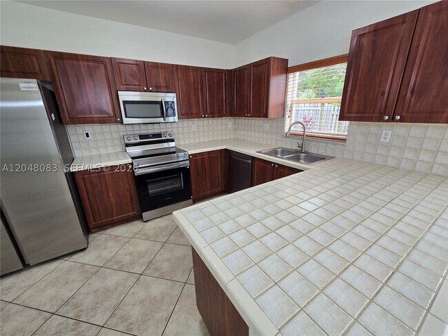 Building Photo - 14758 SW 9th Ln